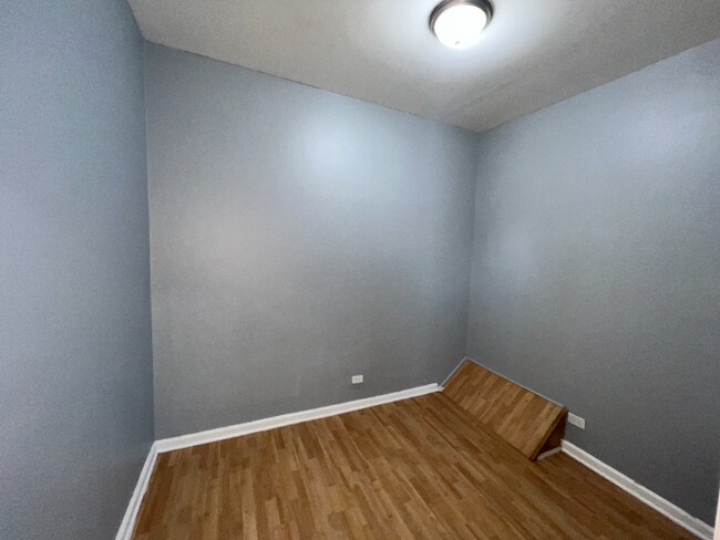 Photo - 2701 E 75th Pl Unidad -2