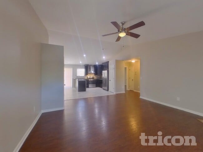 Photo - 204 Yukon Dr