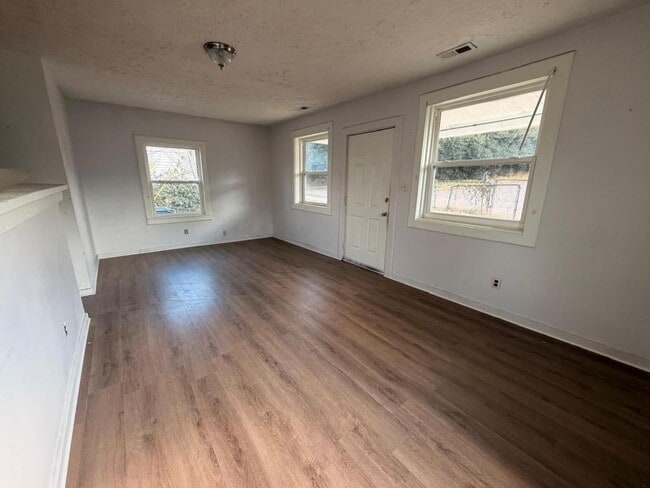 1201 W Baxter Ave