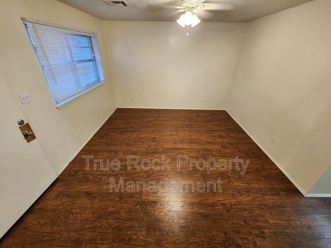 Photo - 805 Williams St