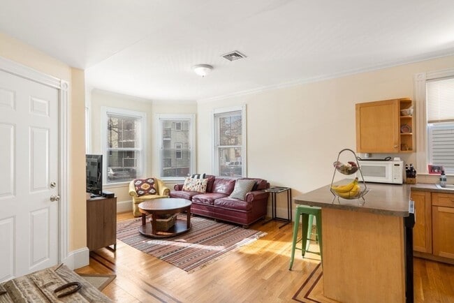 Building Photo - 12 Magnolia Ave Unit #1