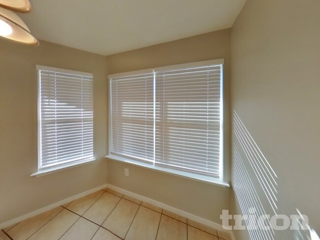 Photo - 917 Red Oak Trails