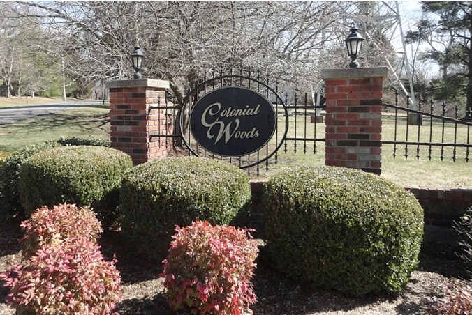 Photo - Colonial Woods Apartments