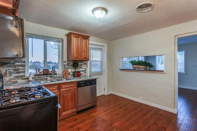 Photo - Eclectic 3 Bedroom 1 Bathroom with 2 Offices/Hobby Room