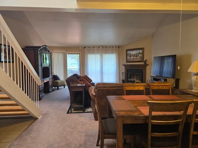 Spacious Condo With Covered parking - Spacious Condo With Covered parking