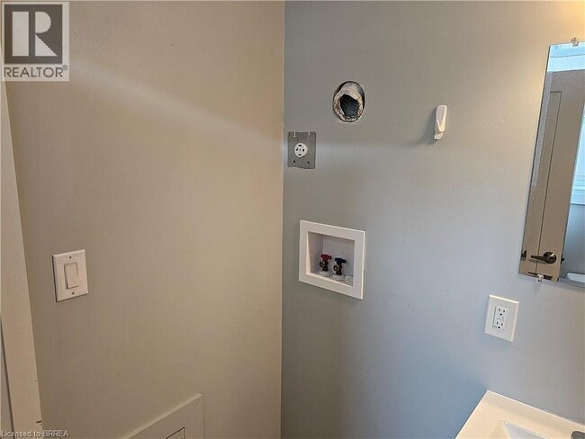 Photo - 427 Colborne St E Unit 5