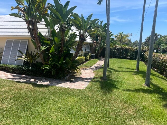 Photo - 900 NE 4th St