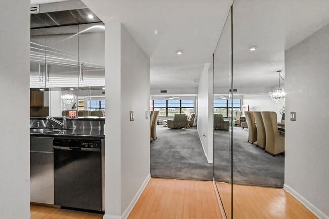 Photo - 3507 Village Blvd Unidad 4060