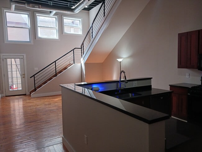 Building Photo - 504 Washington St Unit Lower Rental