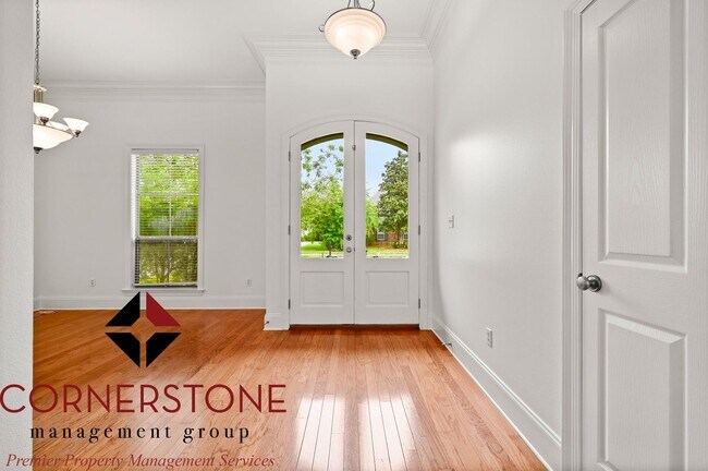 Photo - 4 BEDROOM UPGRADED OASIS!