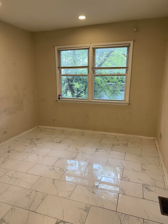 Building Photo - 215 Liberty Ave Unit 2 Rental