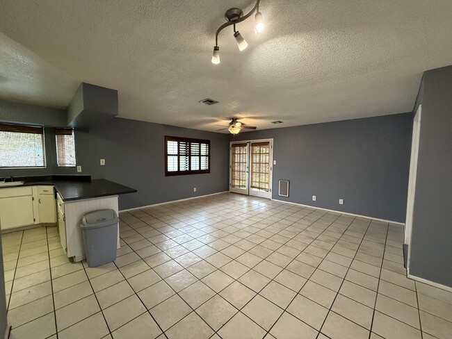 Photo - 1356 S 41st Ave