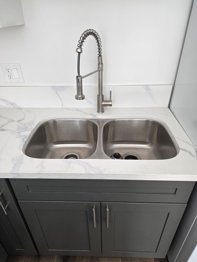 Photo - Leasing Only -1020 Dennis Ave Unidad Leasing Only - 1020 Dennis Ave.