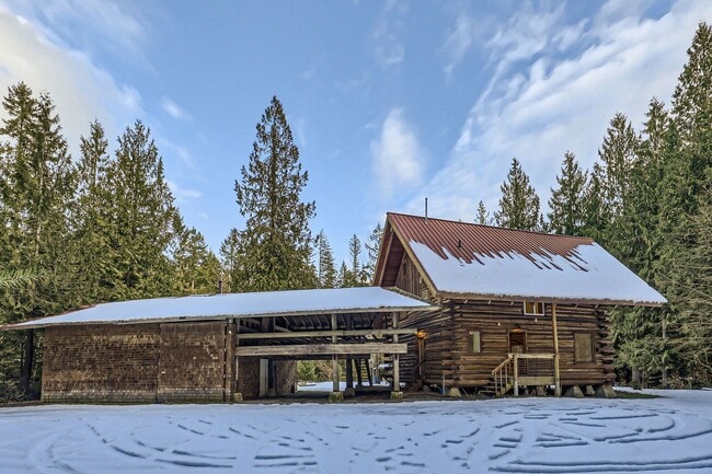 Photo - Stunning 3-Bedroom Log Cabin Home in Carnation!!