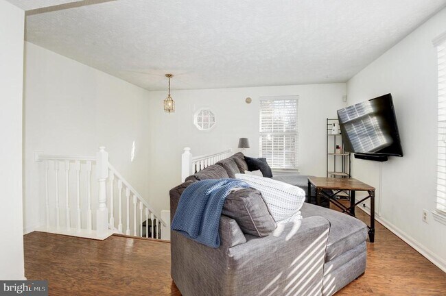 Photo - 1598 Woodcrest Dr