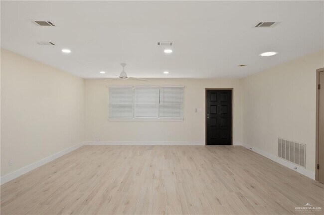 Photo - 19 Fern Ave W