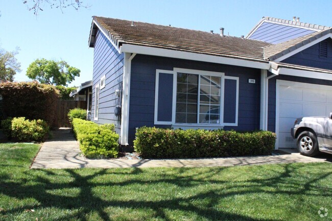 Building Photo - Single Story 3 Bedroom, 2 1/2 Bathroom Tow... Rental