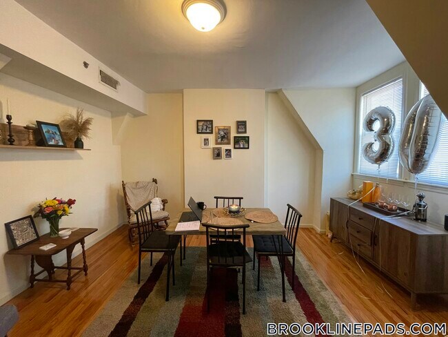Photo - 1404 Beacon St Unit 4