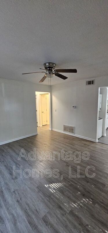 Photo - 702 N 70th St
