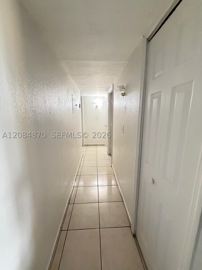 Photo - 606 W 81st St Unit 202