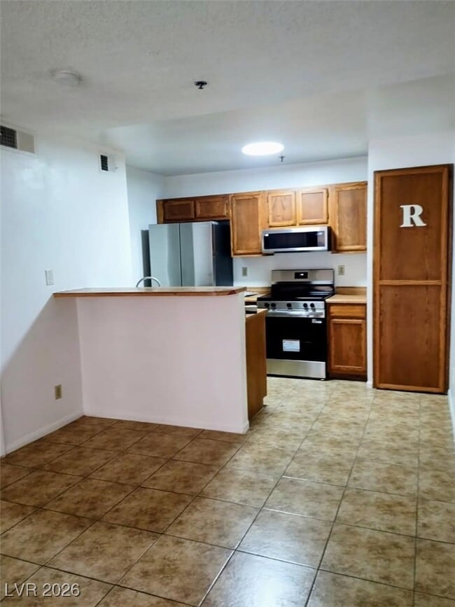 Photo - 1361 E University Ave. Unidad 110