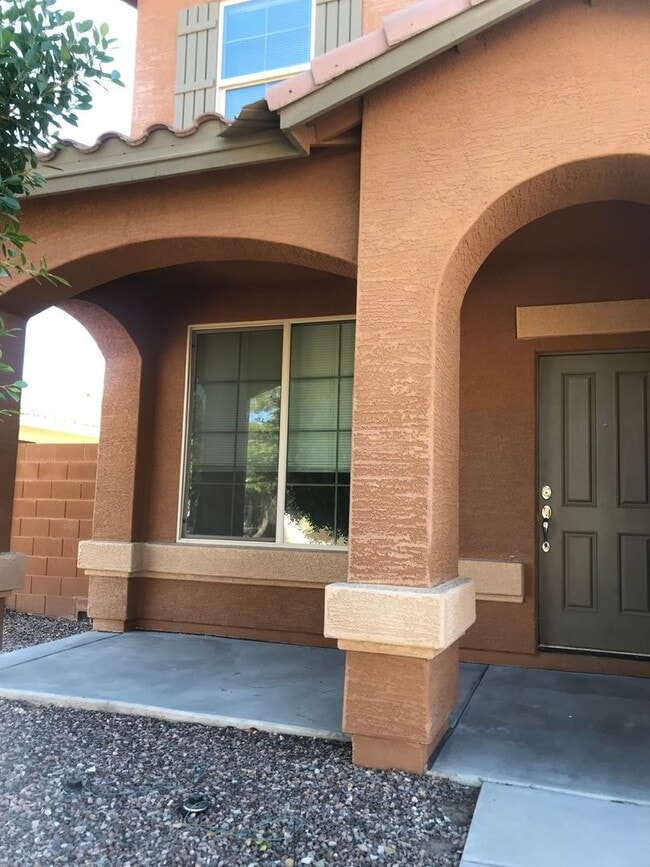 Building Photo - Coming in August Spacious 3br Home in Cort...
