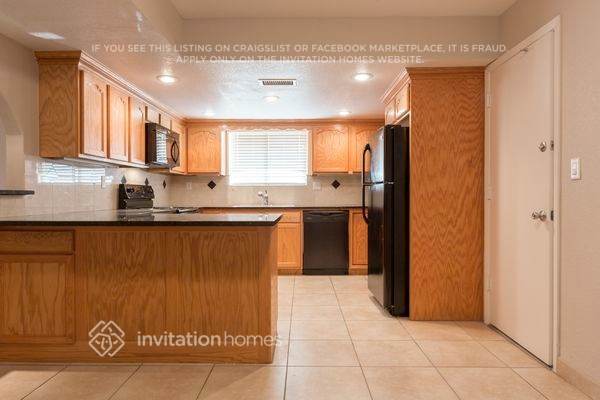 Photo - 1943 W Devonshire St