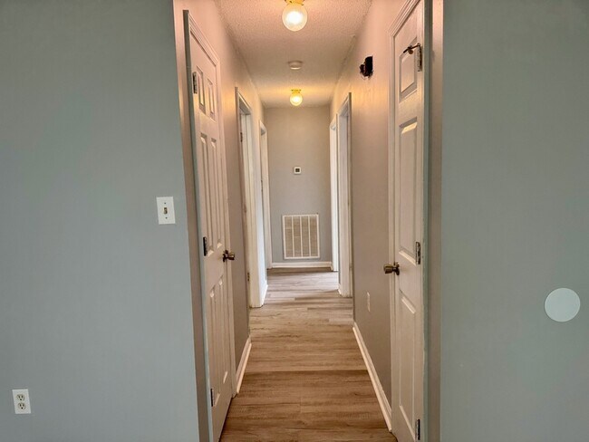 Photo - 3104 Sonya Dr NW