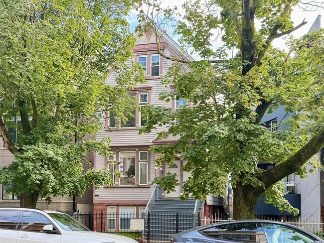 Building Photo - 1521 W Barry Ave Unit G06C