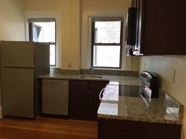 Photo - 1463 Beacon St Unidad 24