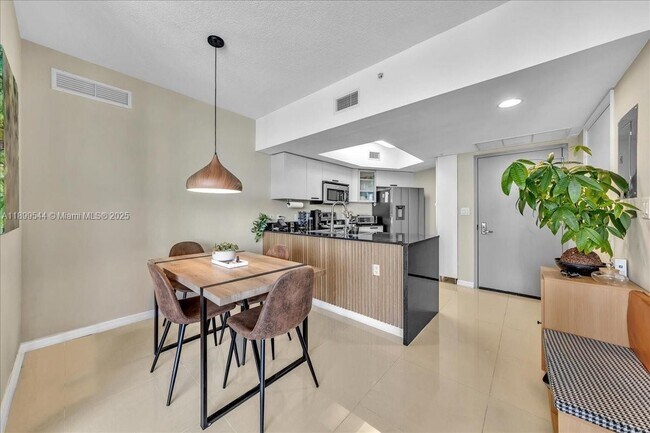 Photo - 1750 N Bayshore Dr Unit 2015