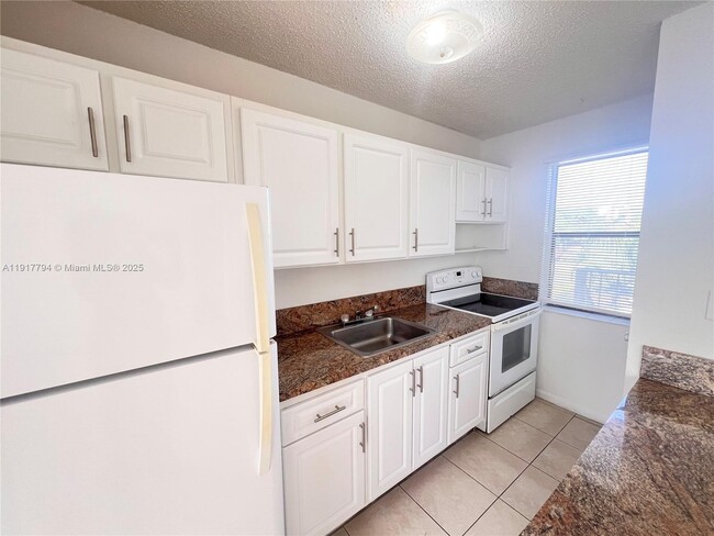 Building Photo - 116 NE 9th St Unit 14