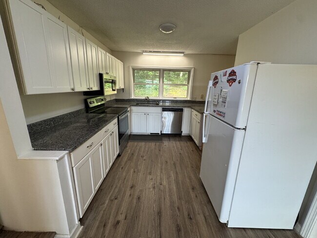 Photo - 4 bed & 3 full bath - Perfect for families and students