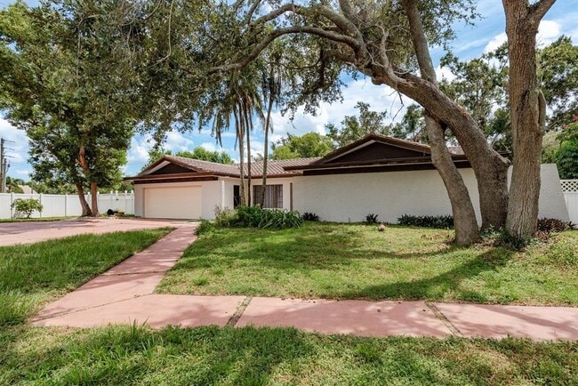Photo - 1690 Curlew Rd