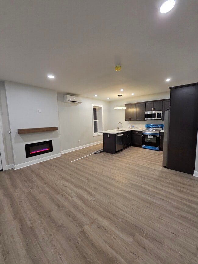 Photo - 840 2nd St Unit Floorb2