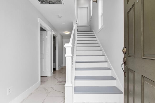 Photo - 1213 Nagle St