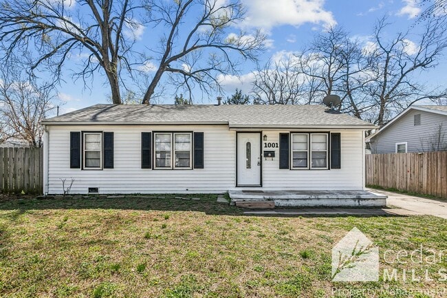 Building Photo - 3 Bedroom in South Wichita with Oversized Garage