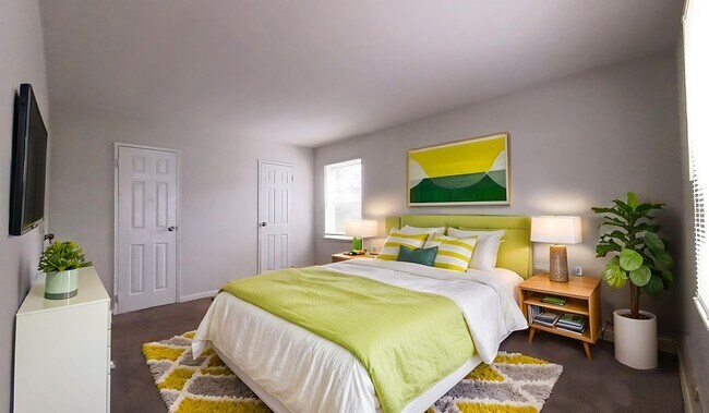 Photo - Seminary Apartments