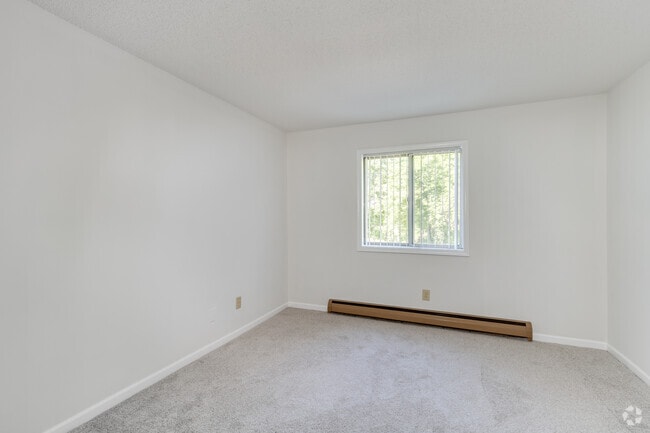 2BR, 1BA - 1,010SF - Woodside Village