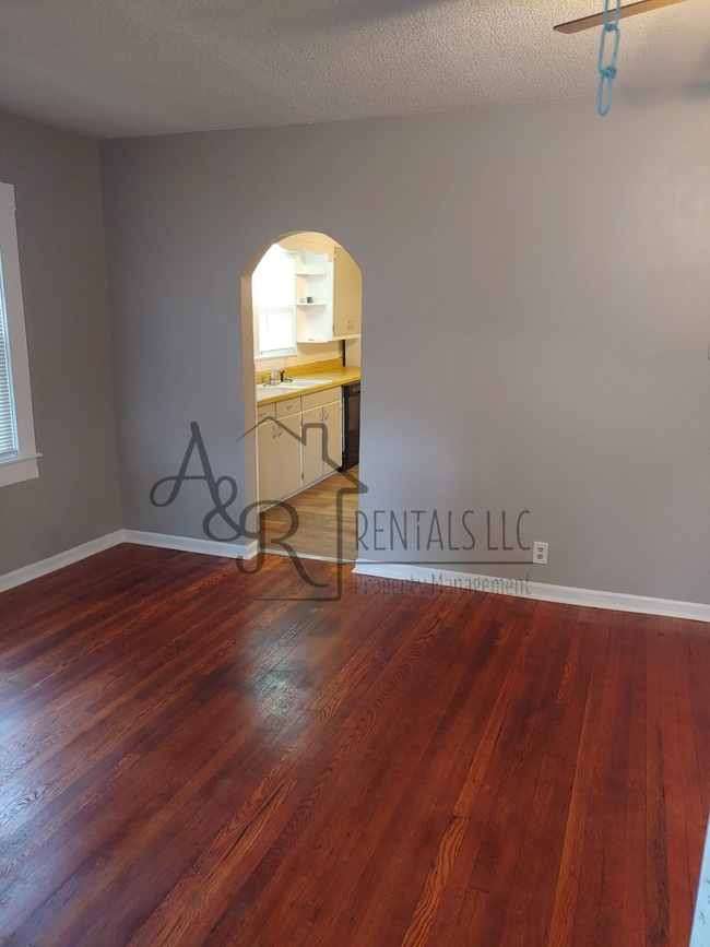 Photo - 809 N Tucker St