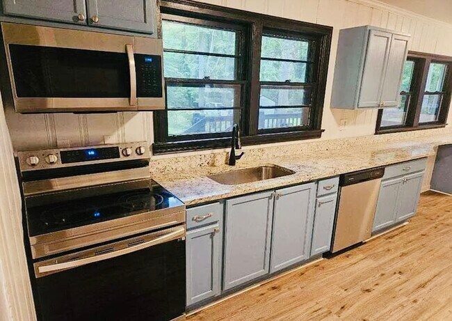 Photo - 202 S Wingate Rd