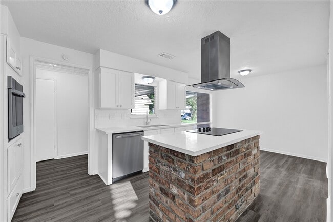 Photo - 2030 Mustang Springs Dr