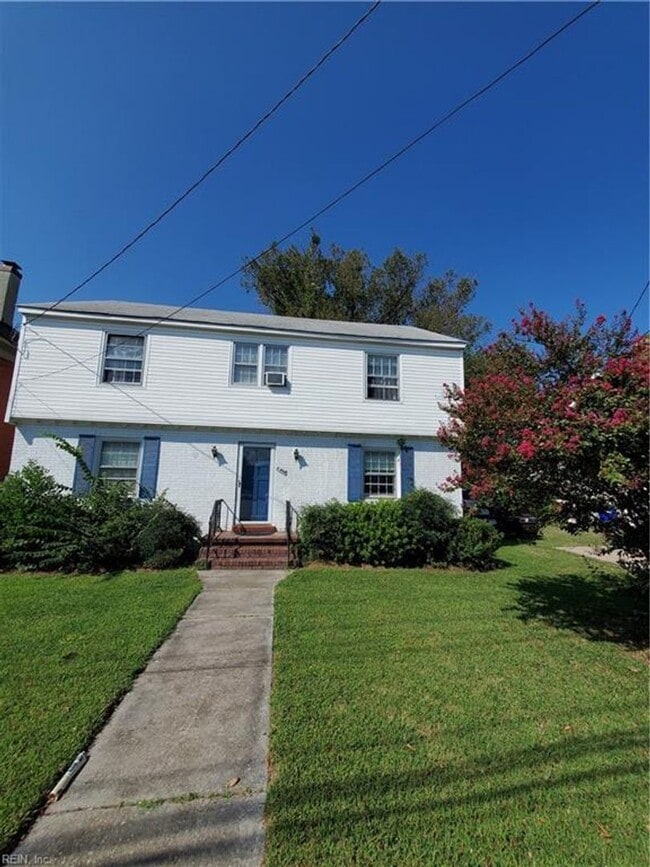 Building Photo - 3 Bedroom 2 story Duplex near ODU!