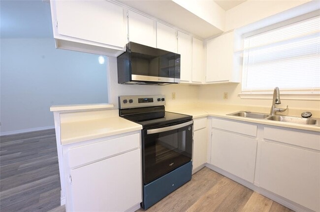 Photo - 916 Crockett St