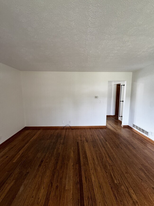 12-14 Grove Ct Unit 25 Grove Court