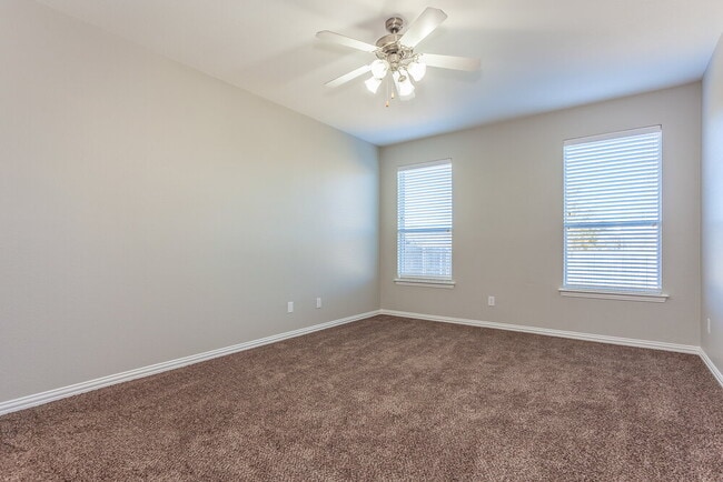 Photo - 609 Cove Ct