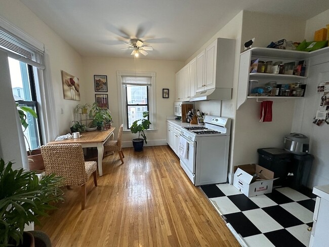 Building Photo - 2 Inman St Unit 9