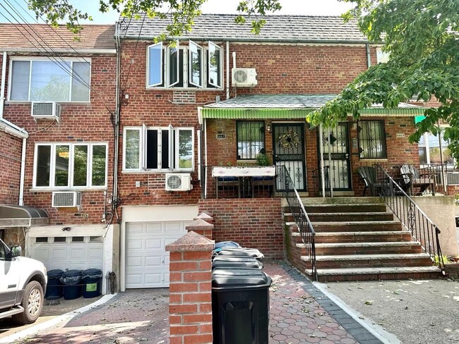 Building Photo - 66-61 73rd Pl Rental