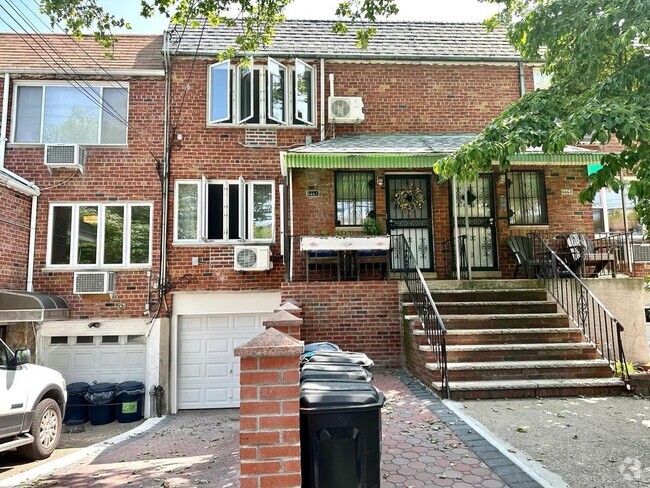 Building Photo - 66-61 73rd Pl Rental