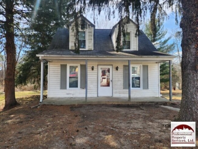Building Photo - Country Living Near Commuter Routes